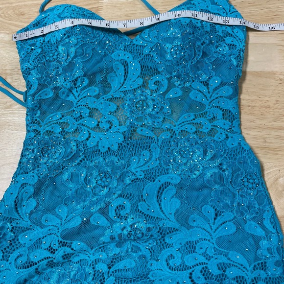 La Femme NWT Deep V-Neck Corset Lace Up Back Embroidered Gown Aqua Blue Size 2 - Picture 9 of 12